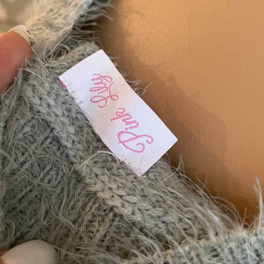 Pink Lily! BRAND NEW! Never worn! Gray Eyelash Fuzzy Sweater! Medium - Picture 5 of 5